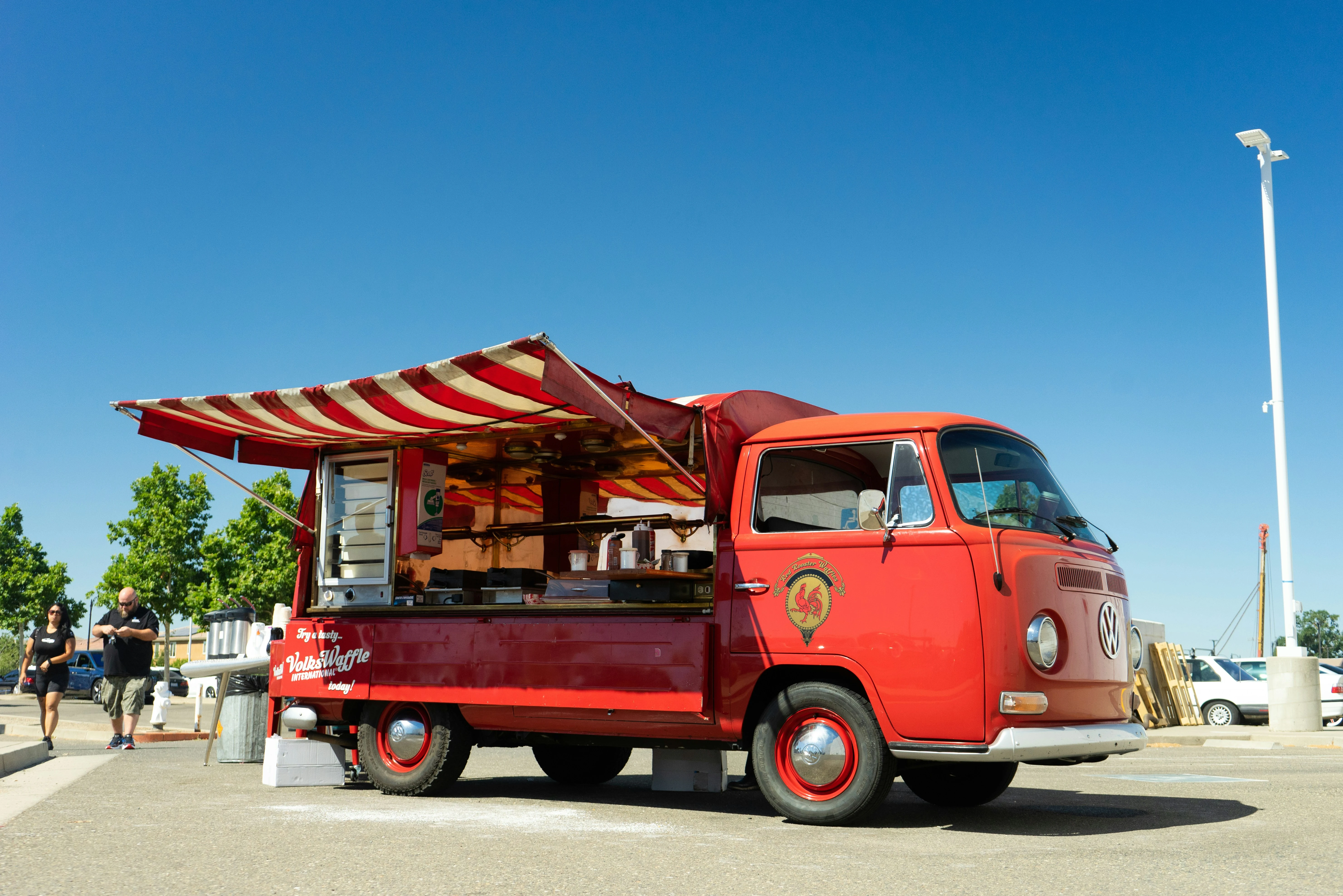 A red foodtruck